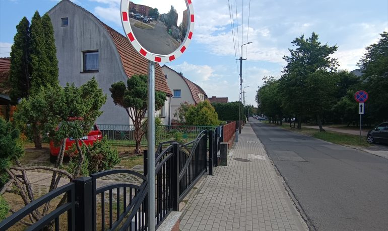 Bezpieczeństwo na Ossowskiego – reakcja po awarii lustra drogowego